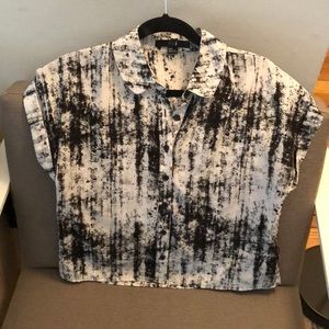 Short sleeved cropped button down